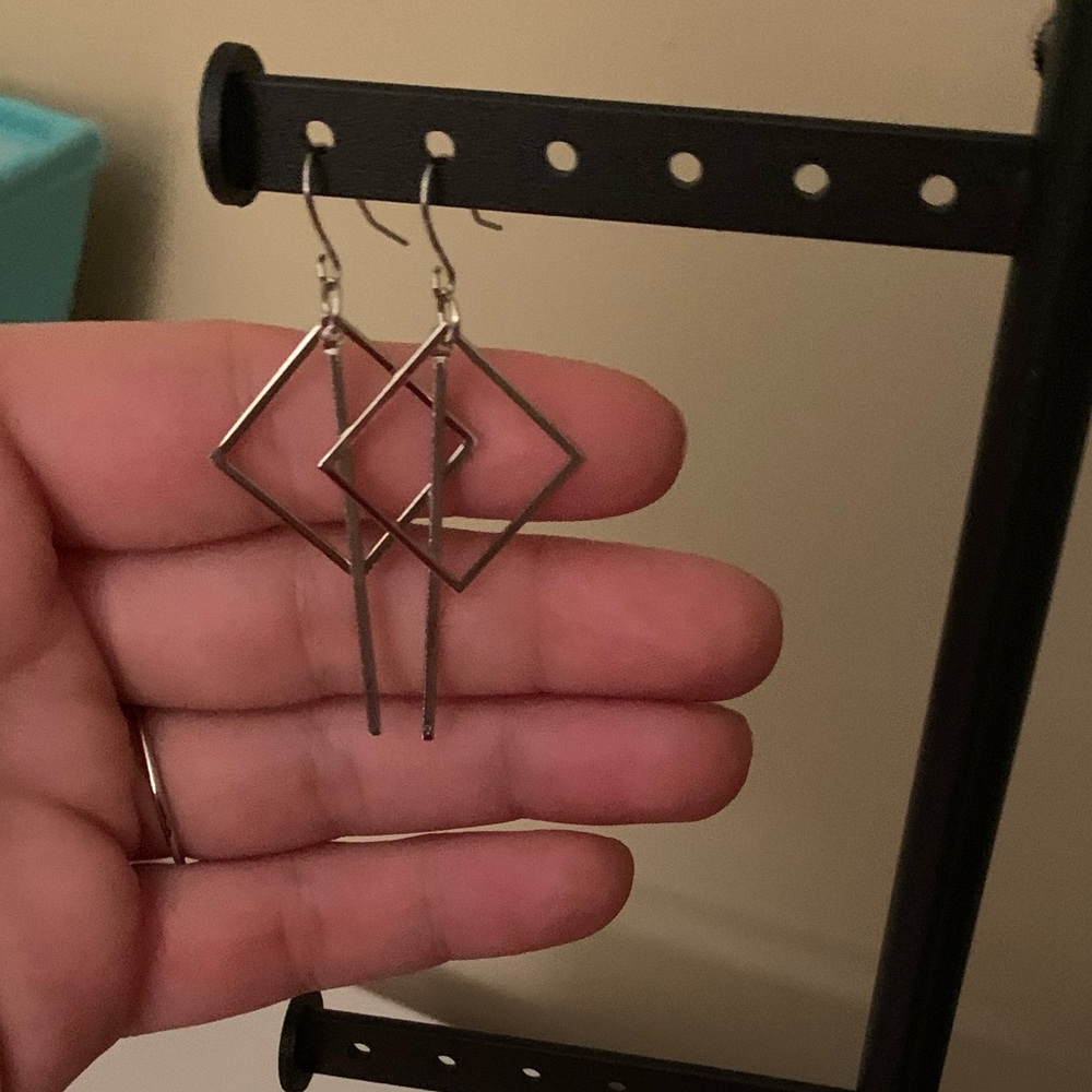 🧡3/$11🧡 OR ❌FREE WITH PURCHASE❌ silver dangle earrings Diamond dangles